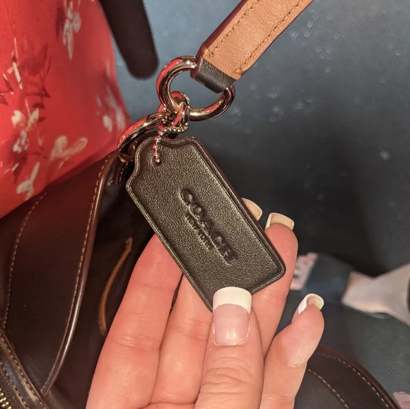 NWOT Coach Lexy bag. - Picture 4 of 8